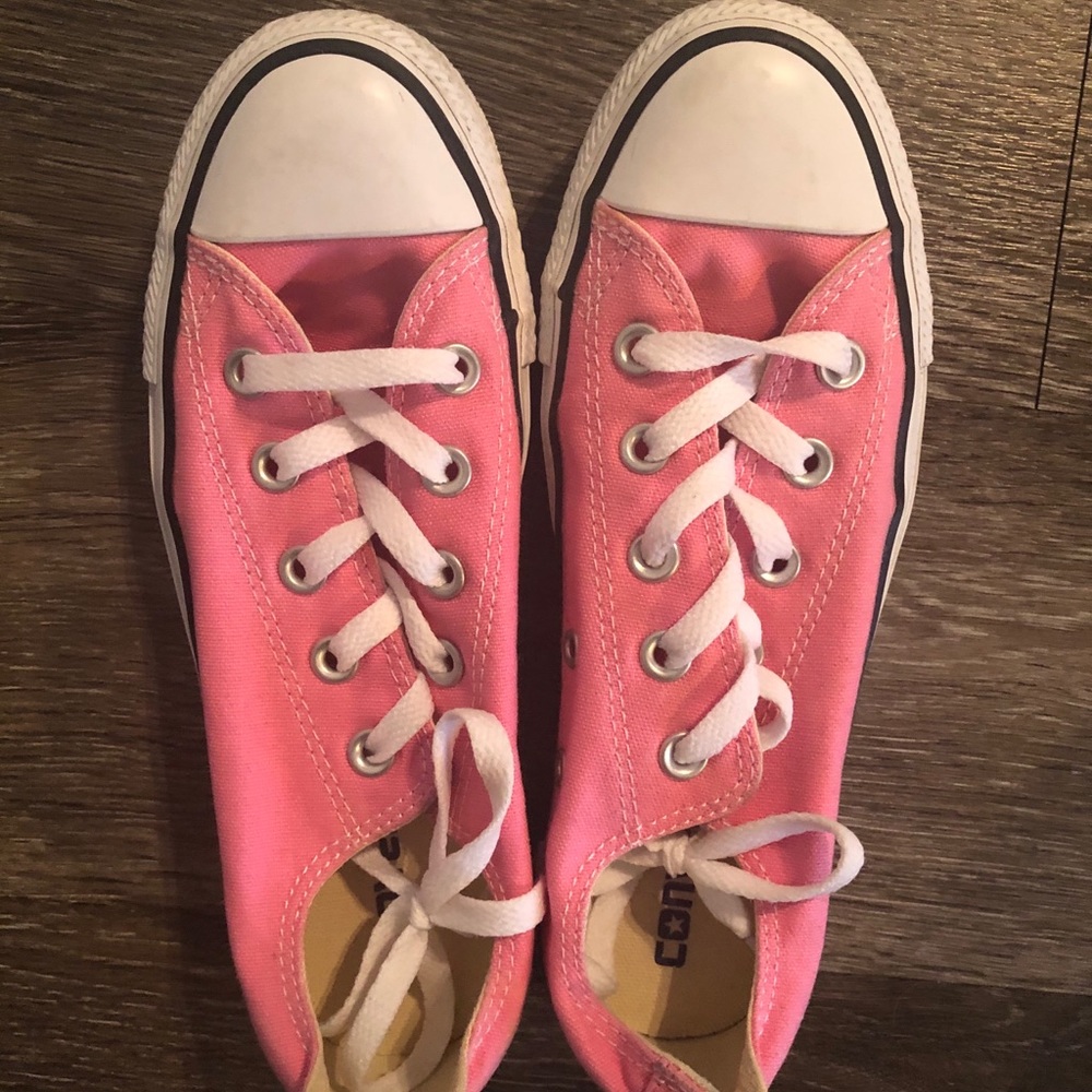 Pink pretty much new never wore converse